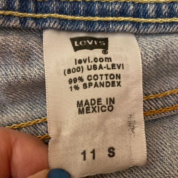 Levi’s Frayed Super Low Denim Shorts Size 11 - Picture 8 of 9